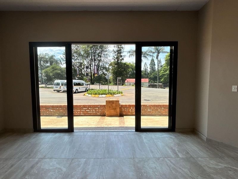 80 sqm Commercial Shop to Rent in Hilton Central - Photo 8