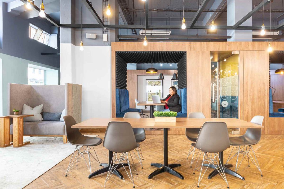 24/7 access to designer office space for 5 persons in SPACES 50 Long Street - Photo 4