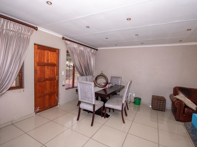 3 BEDROOM MEYERSIG ESTATE BARGAIN! - Photo 5