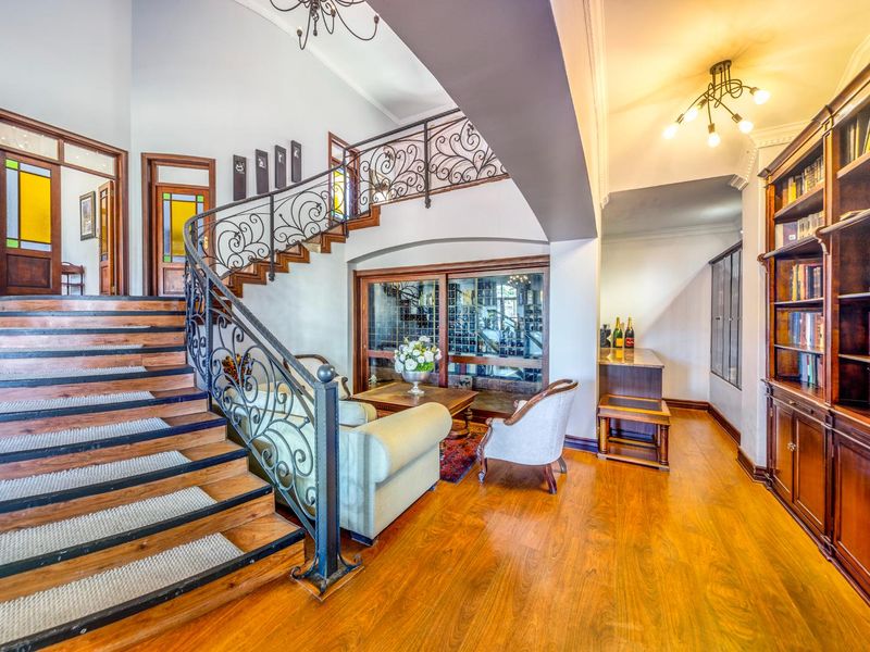 Must-See Family Home with Impressive Views - Photo 5