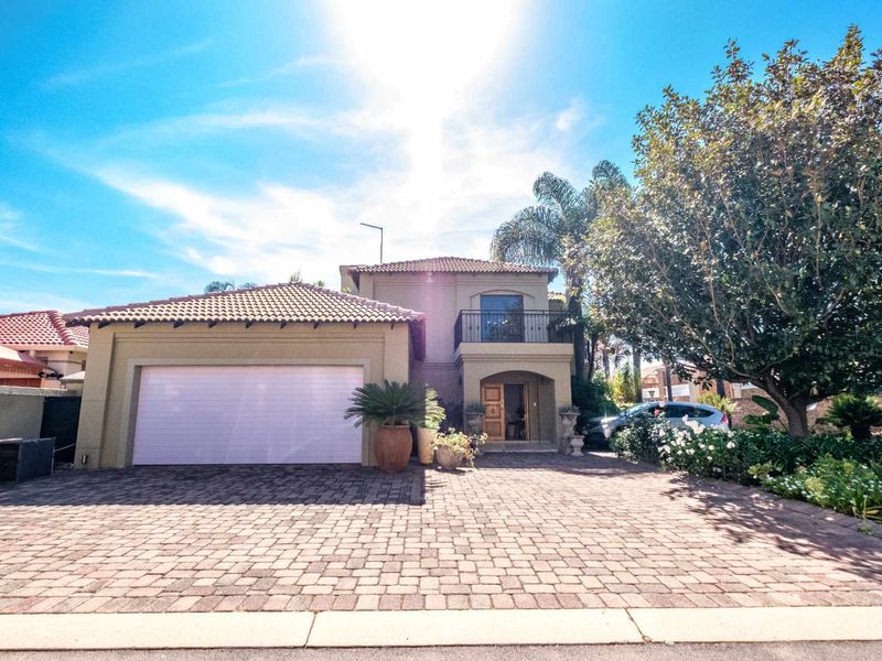 Beautiful home in Stunning Tuscan Estate. - Photo 2