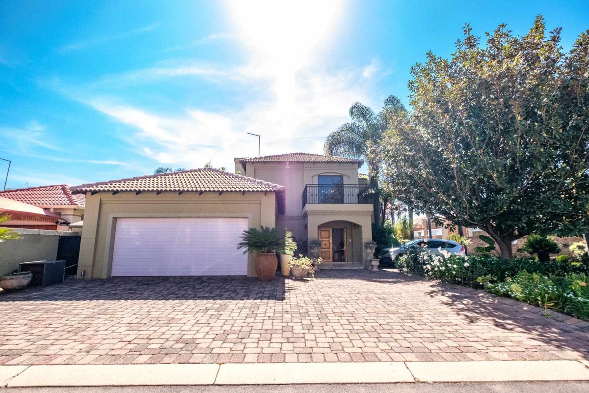 Beautiful home in Stunning Tuscan Estate. - Photo 2