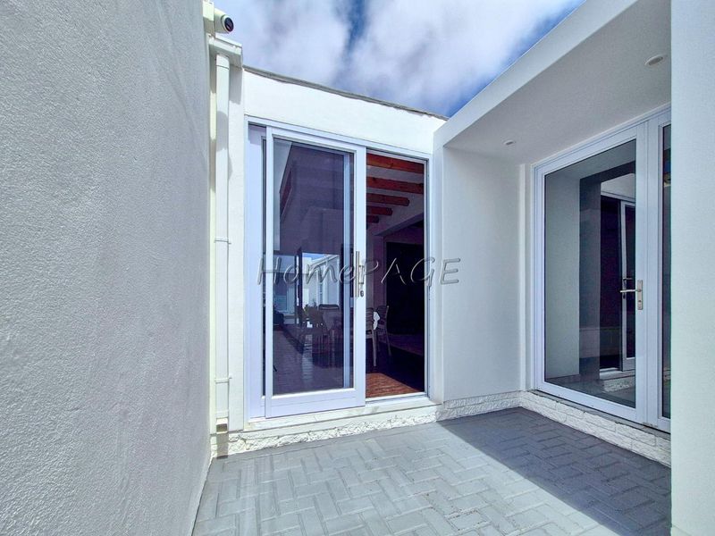 Fairway Estates, Walvis Bay:  Beautiful 4 Bedr Contemporary Home with indoor Pool is for Sale - Photo 2