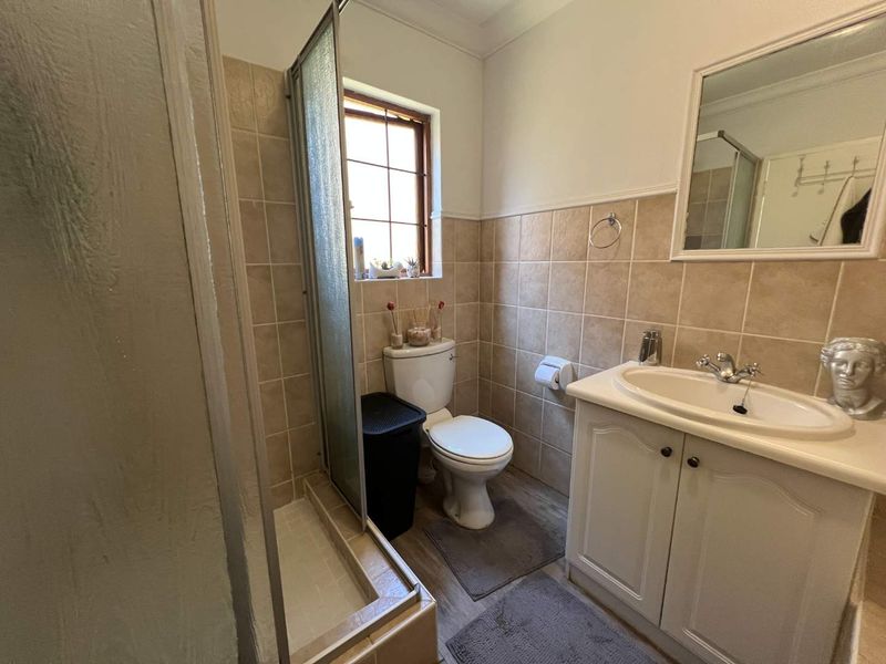 Move-In Ready 2-Bedroom Garden Unit in Sought-After Complex - Photo 8