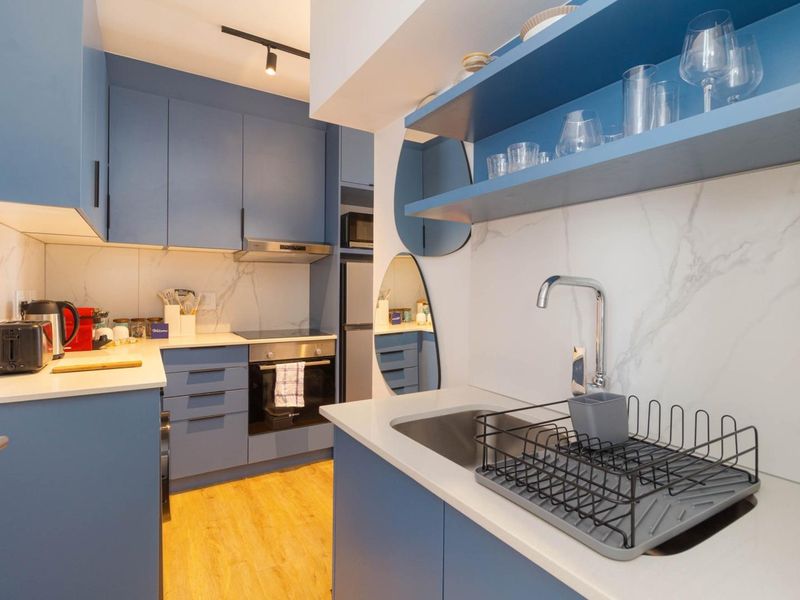 Exclusive Sole Mandate | Stylish City Living in Venice House - Photo 8
