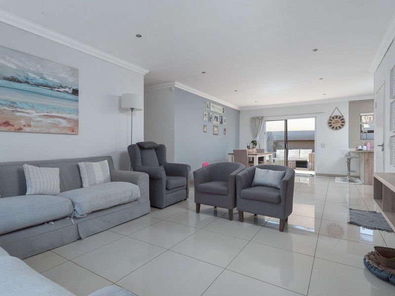 Spacious, Modern Living in a Low-Maintenance Home - Photo 4