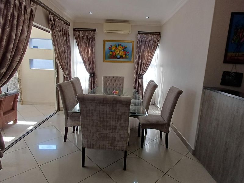 Estate Living - Photo 6