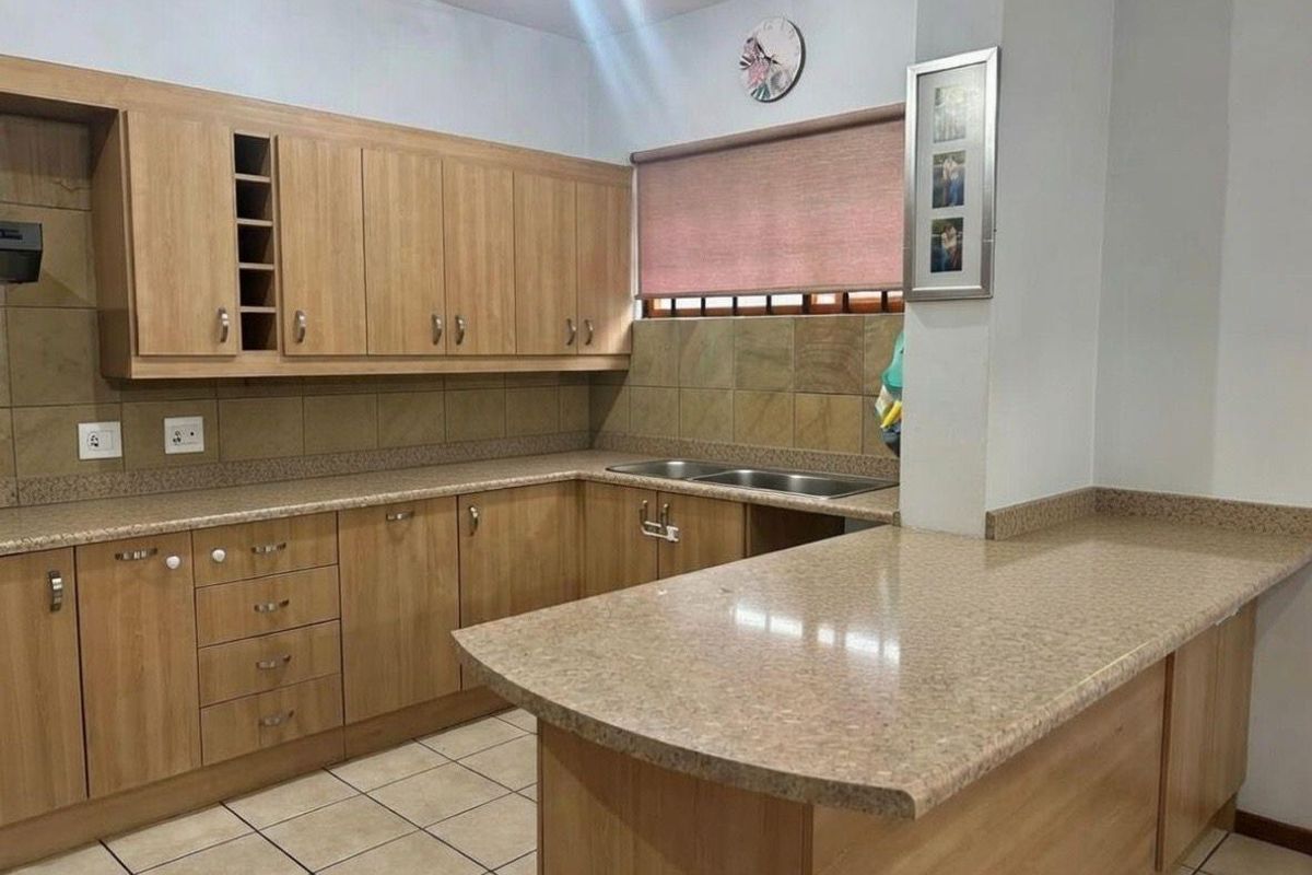 FOR SALE- 2 BEDROOM TOWNHOUSE IN AVIS/ KLEIN WINDHOEK, WINDHOEK, NAMIBIA - Photo 3