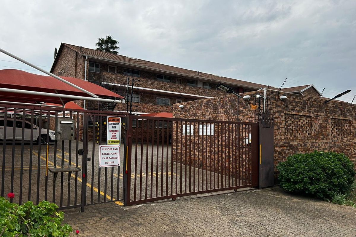 Neat secure Two bedroom unit for Sale. For the investment buyer - Photo 3