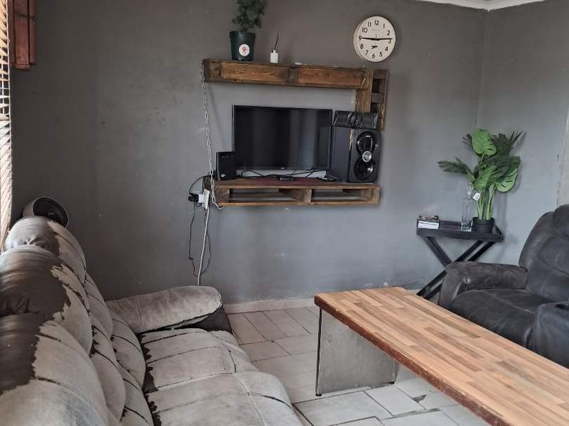 Charming 2-Bedroom House in Site C - Priced at R290,000 - Photo 7