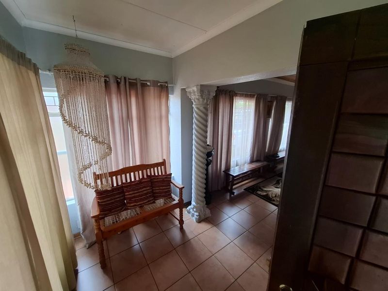 Comfortable Family Living with Great Entertainment Space - Photo 2