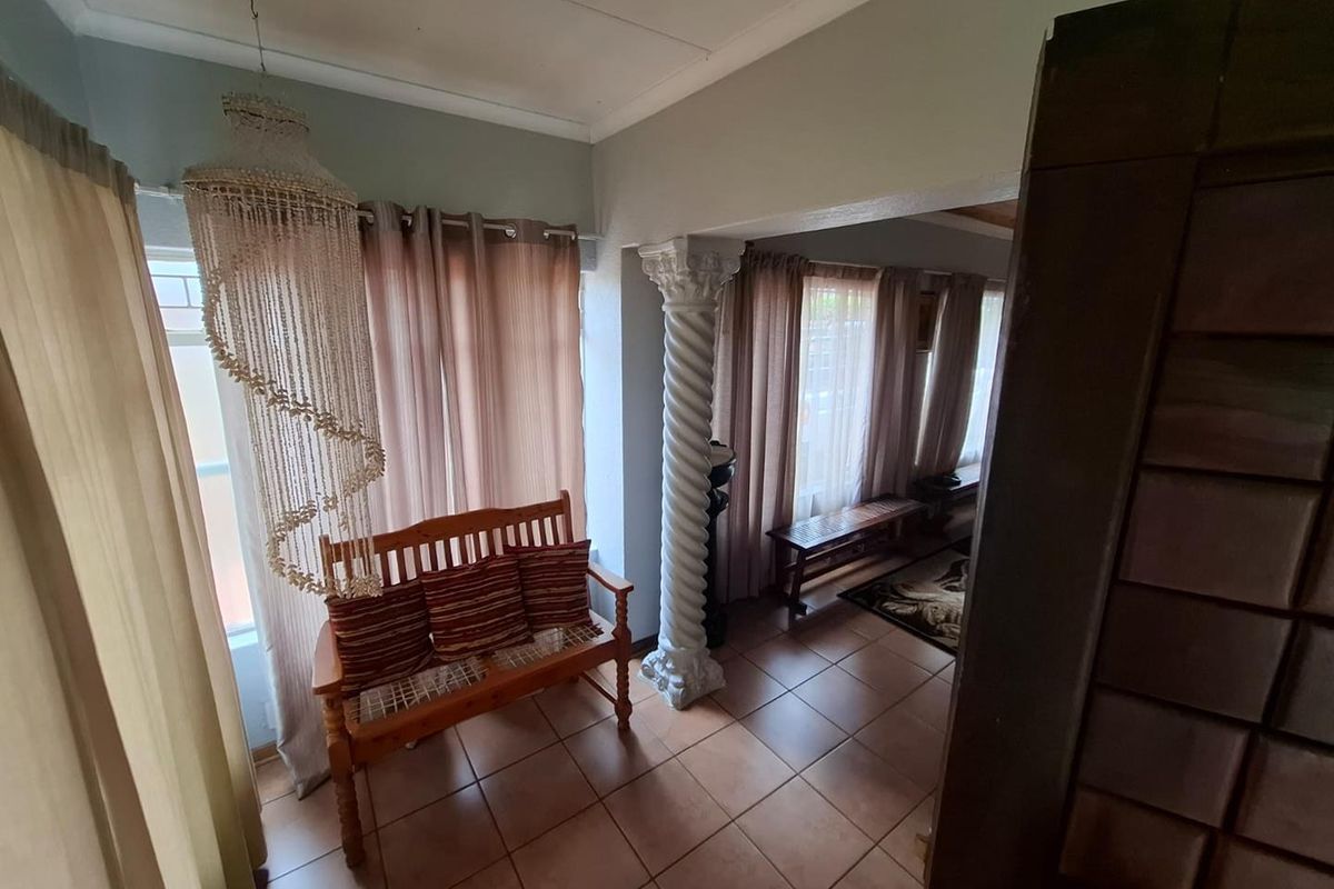Comfortable Family Living with Great Entertainment Space - Photo 2