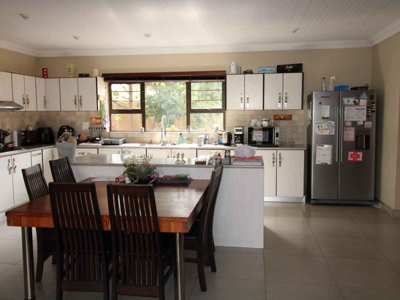 Well located Family Home in good neighbourhood on large stand! - Photo 5