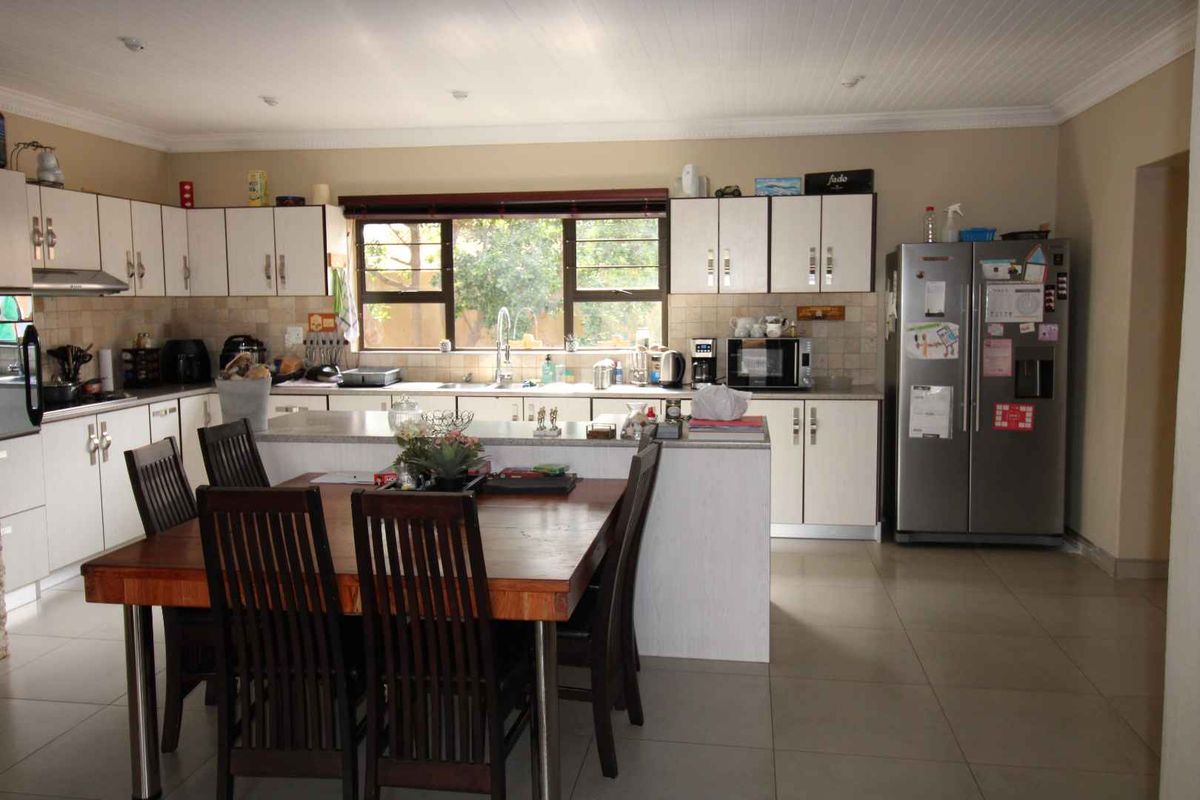 Well located Family Home in good neighbourhood on large stand! - Photo 5