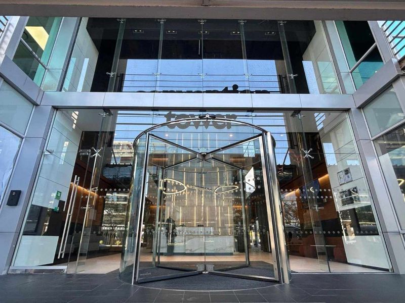 AAA-Grade 715m2 office to let on 10th floor of Convention Towers - Photo 5