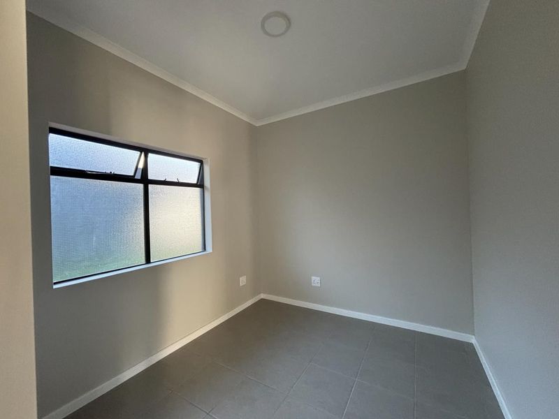 New Modern 2 Bedroom Apartment for Rent in Waterfall. - Photo 8