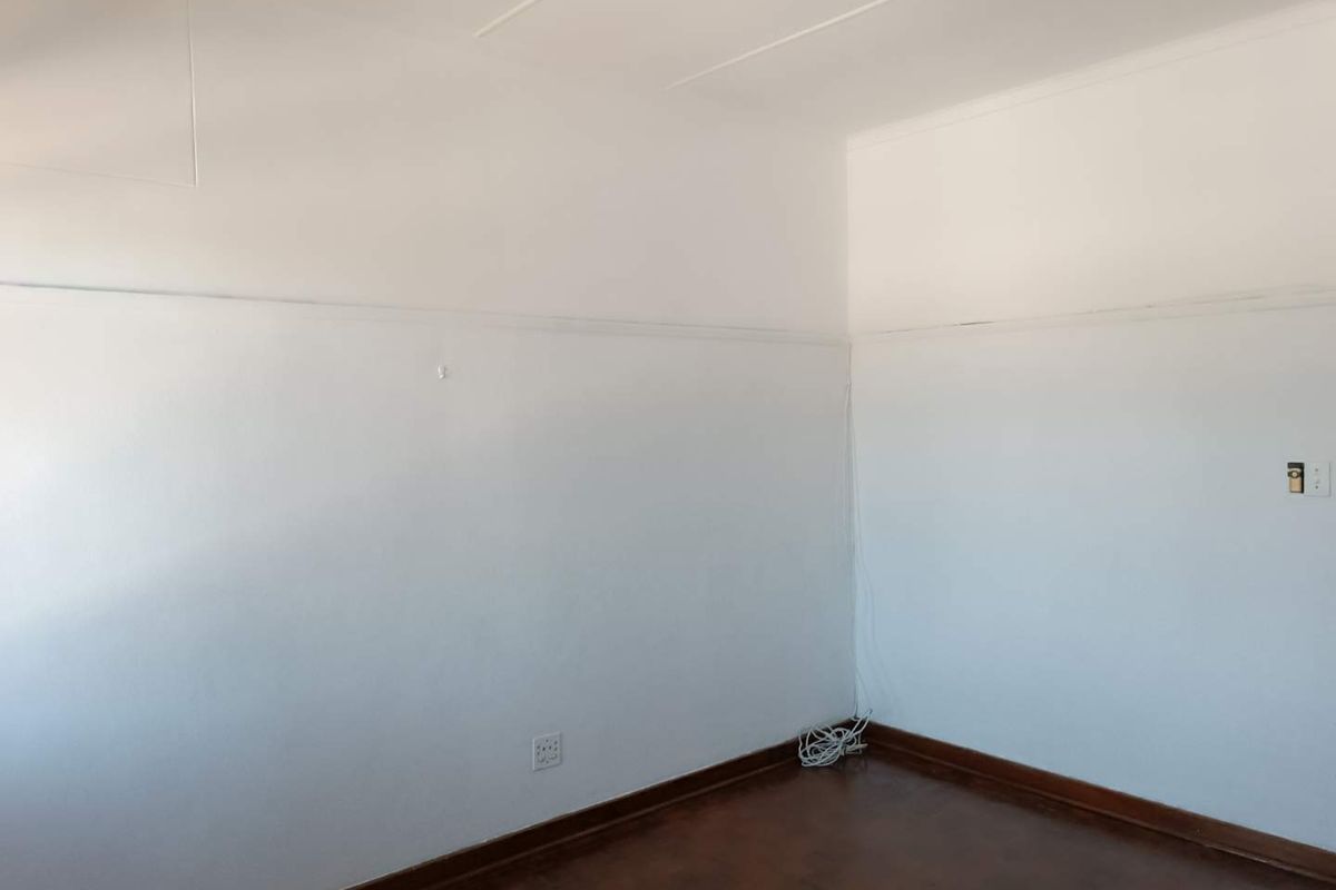 Prime Top-Floor Apartment in Secure Alexandra Road Complex, Scottsville - Photo 5