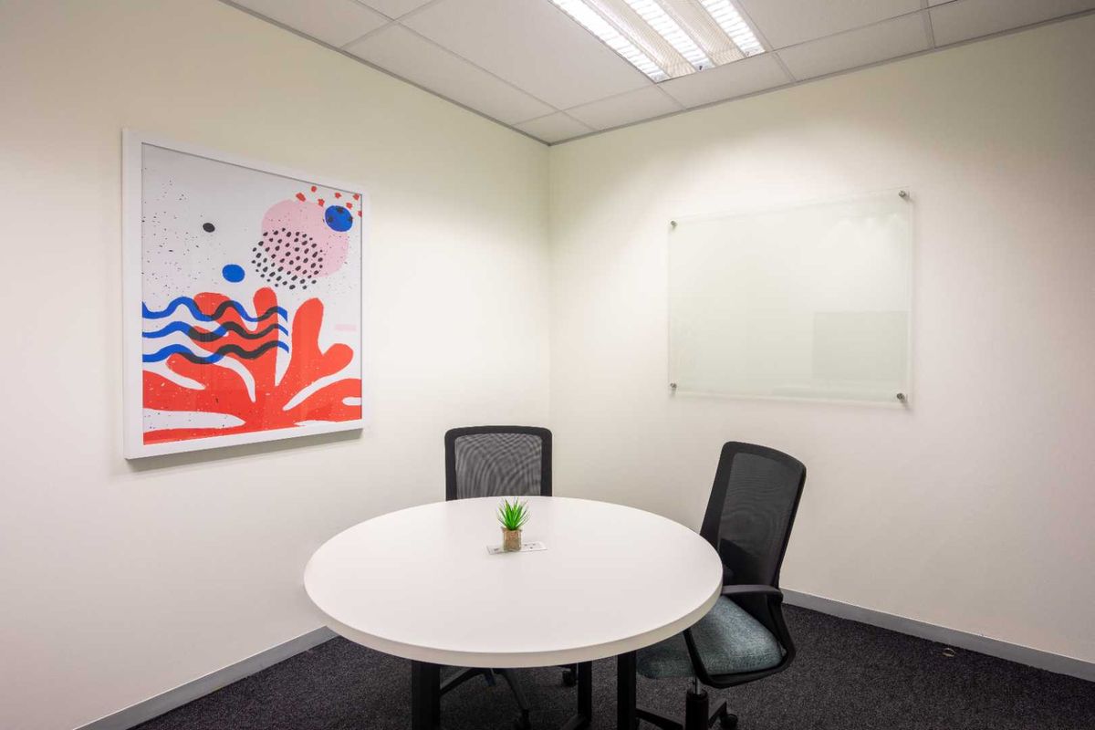All-inclusive access to coworking space in Regus Waterfall City - Photo 4