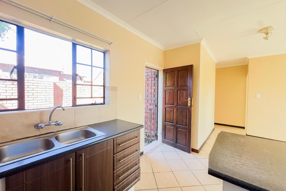 2 Bedroom Simplex With A Private Garden - Photo 5