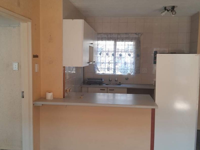 Secure complex grate location close to all amenities - Photo 7