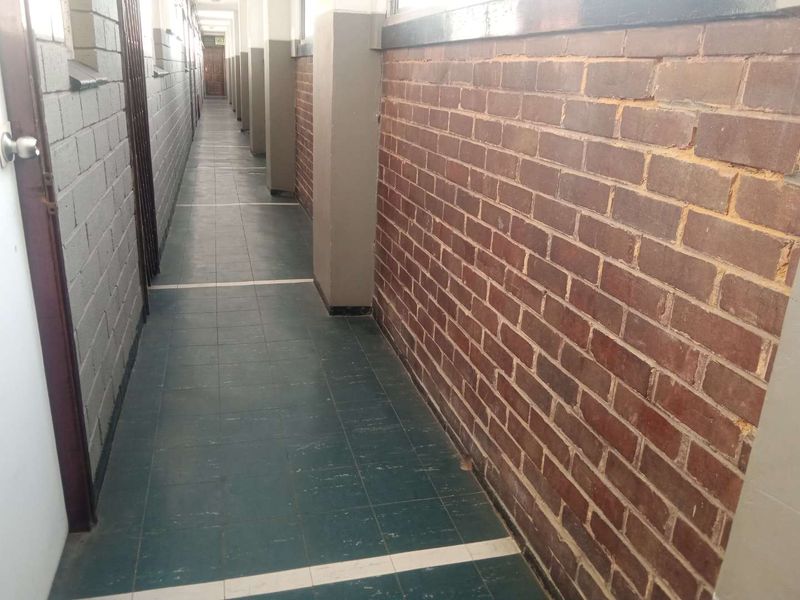 One bedroom For Sale In Bencorrum - Photo 8