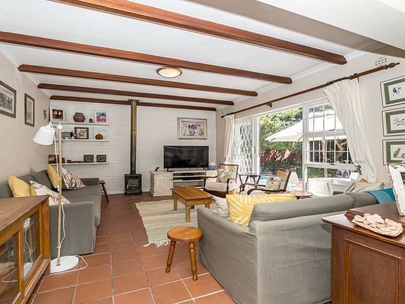 3 Bedroom Coastal Gem - Photo 10