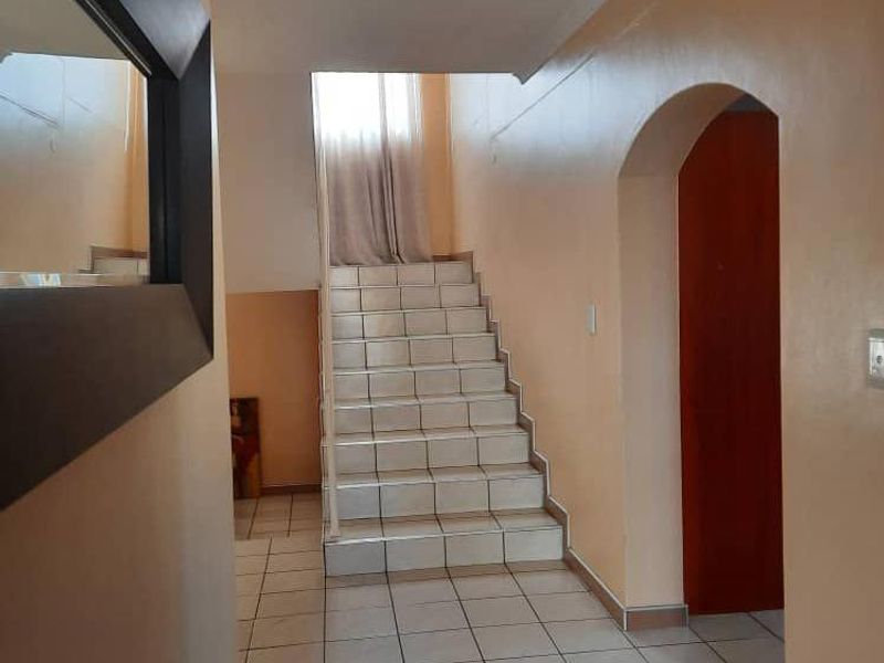 🏡 FOR SALE: Modern Townhouse in Olympia – NAD 3,255,000 (Negotiable, Excl. Costs) - Photo 2