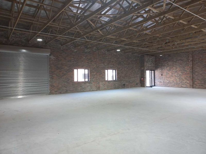 Single level warehouse space, Fairview. Available immediately! - Photo 4