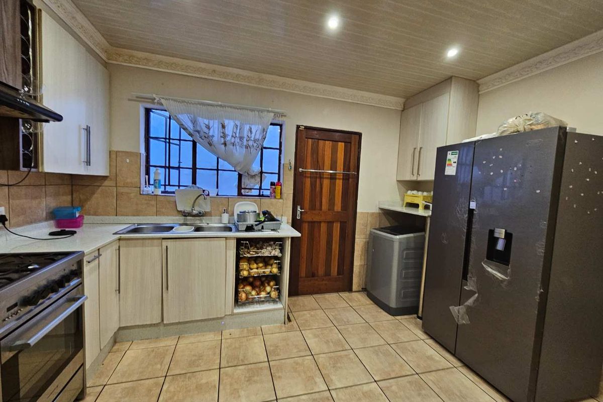 3 bedroom house in the heart of Theresapark - Photo 5