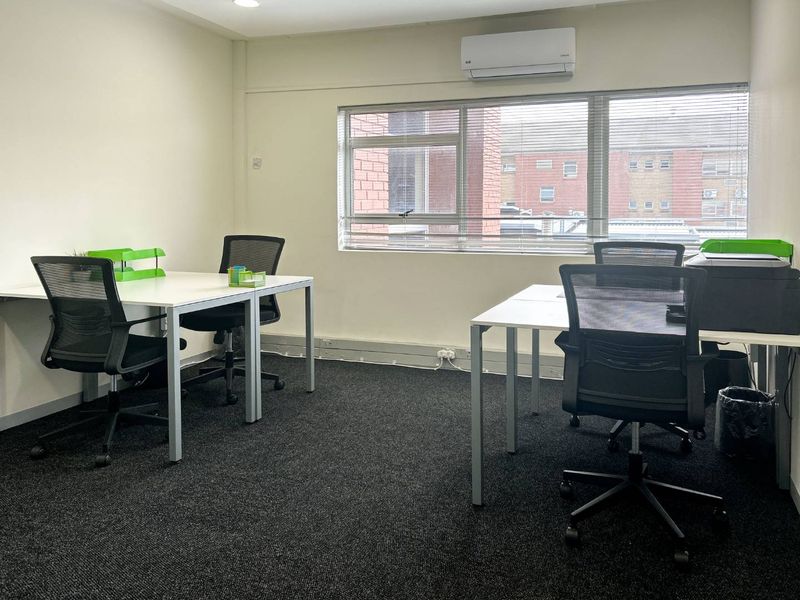 Flexible workspace in Regus Secure Office Park - Photo 4