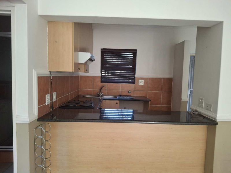 A LOVELY ONE BEDROOM GARDEN APARTMENT - Photo 6