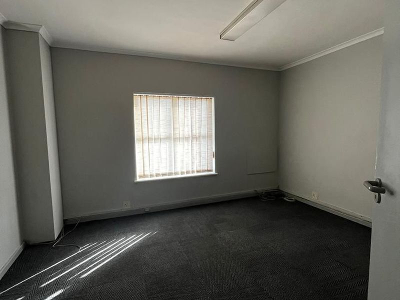 Elevate Your Business at Salgar House – Prime Newton Park Location! - Photo 10