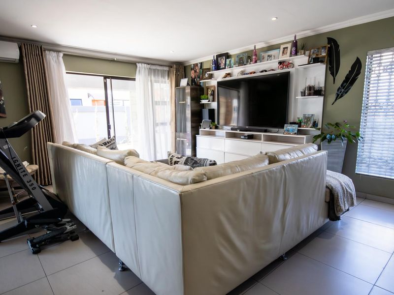 Perfect 3BR Family Haven with Braai Room, Large Garden, and Elite Security in Zambezi Manor - Photo 7