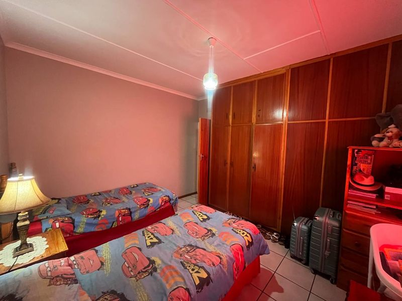 Spacious and immaculate family home in sought after area - Photo 7