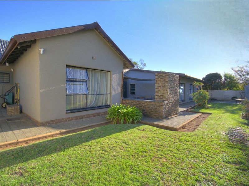 Upmarket living in Prime Brackenhurst - Photo 6