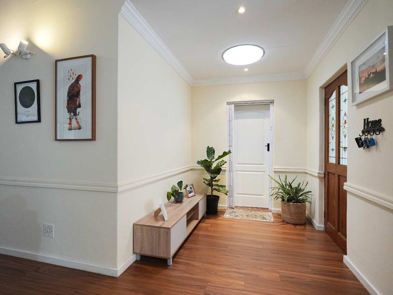 A beautiful family home in lovely Clubview over looking the gorgeous golf course. - Photo 10