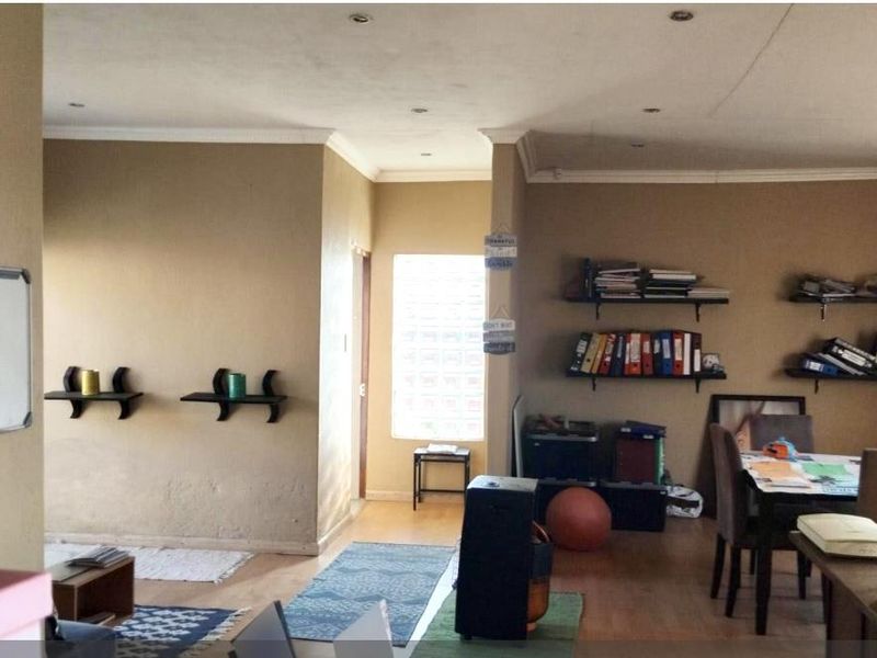 For Sale: Spacious Family Farmhouse - Photo 5