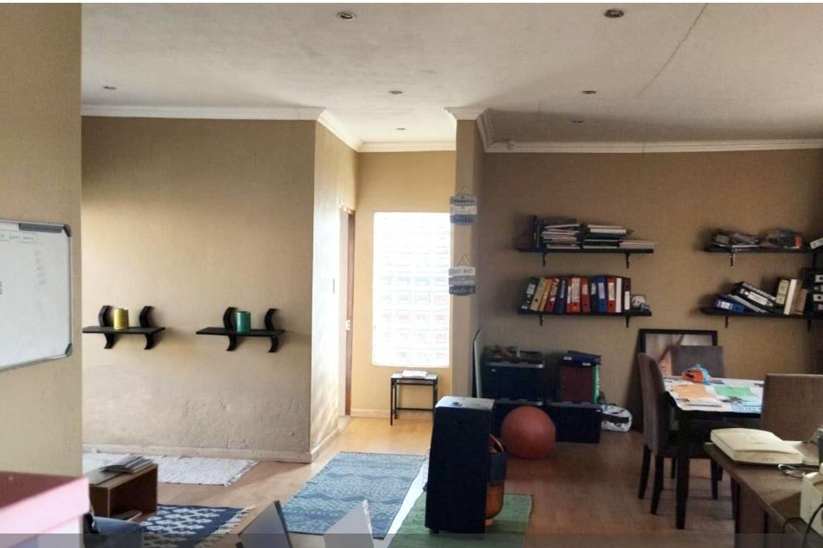 For Sale: Spacious Family Farmhouse - Photo 5