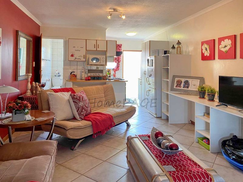 Long Beach, Walvis Bay:  Furnished Bachelor Unit is for Sale - Photo 9