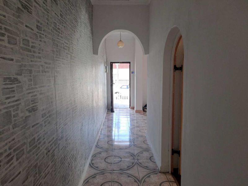 Family Home in the heart of Wynberg - Photo 4