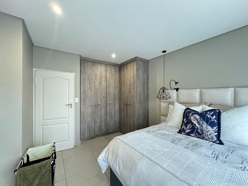 Luxurious Family Living: Spacious Home in Secure Complex - Photo 8