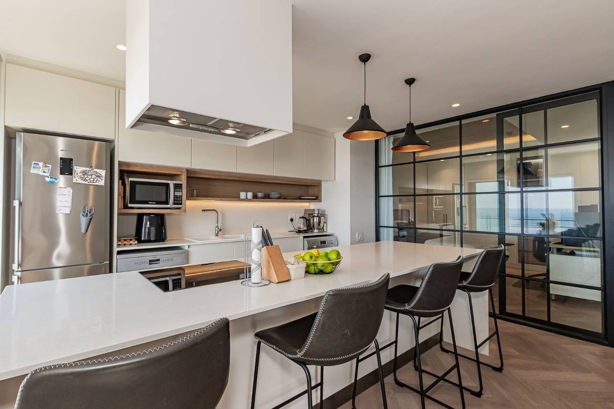 Sea Facing, light "sail" profile, gorgeously designed and laid out two bed, two bath apartment. - Photo 4