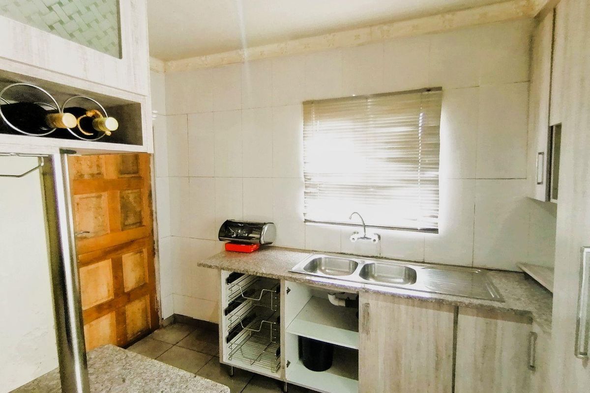 Beautifully presented Three-Bedroom, Two-Bathroom Home - Photo 5