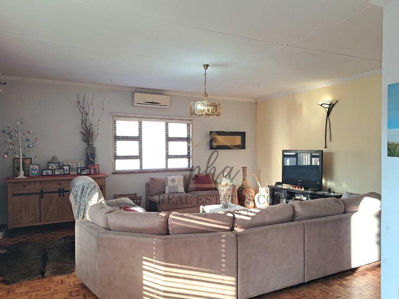 3 bedr Family home with beautiful garden for sale in Walvis Bay selling for N$2 430 000.00 - Photo 3