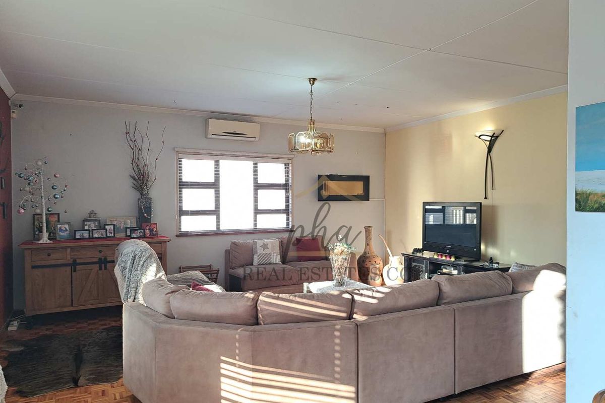 3 bedr Family home with beautiful garden for sale in Walvis Bay selling for N$2 430 000.00 - Photo 3
