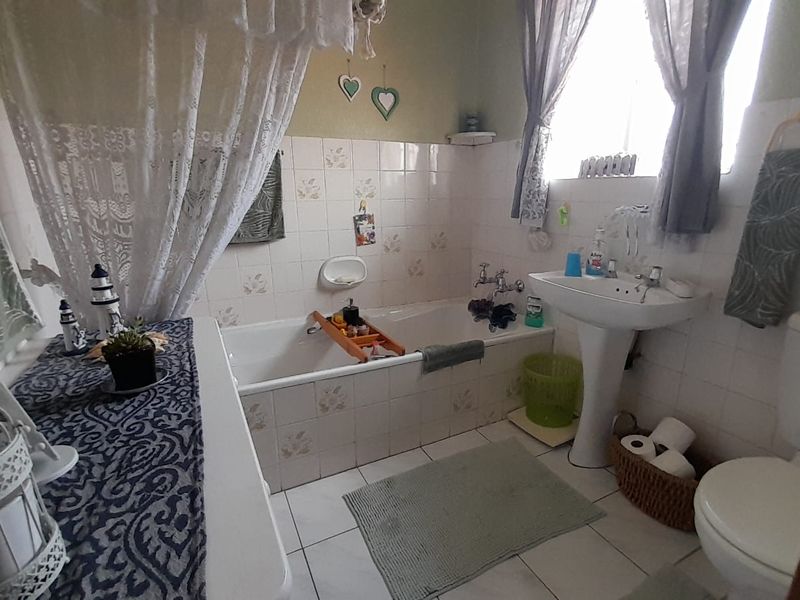 Lovely Double Story Townhouse - Photo 7