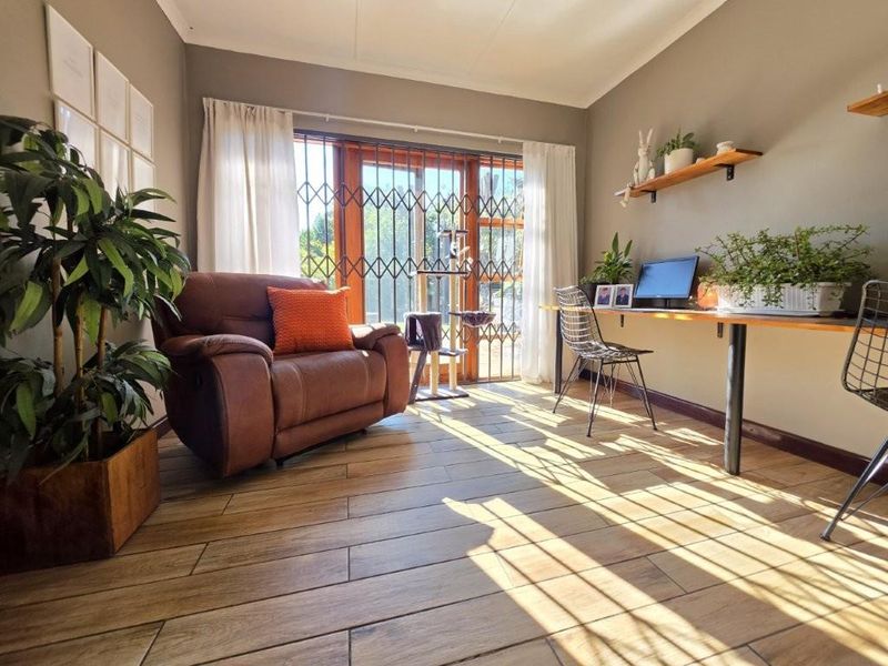 Large Family Home with Flatlet - Photo 3