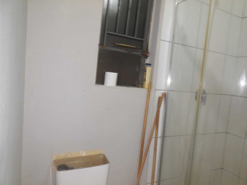 Bachelor Flat at James 230 - Photo 8