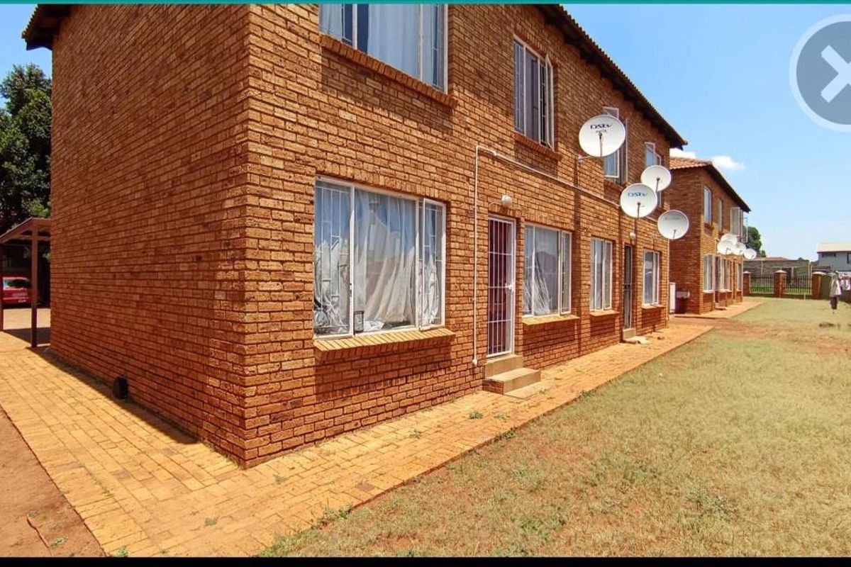 Charming Family Home with Ample space and Ideal Location - Photo 4