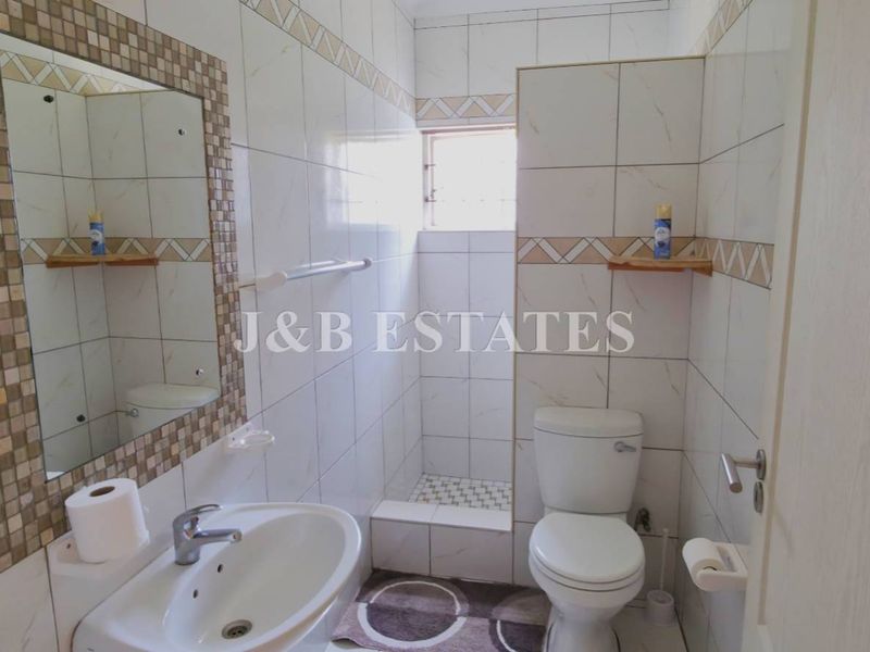 Fully Operational Guesthouse - Photo 8